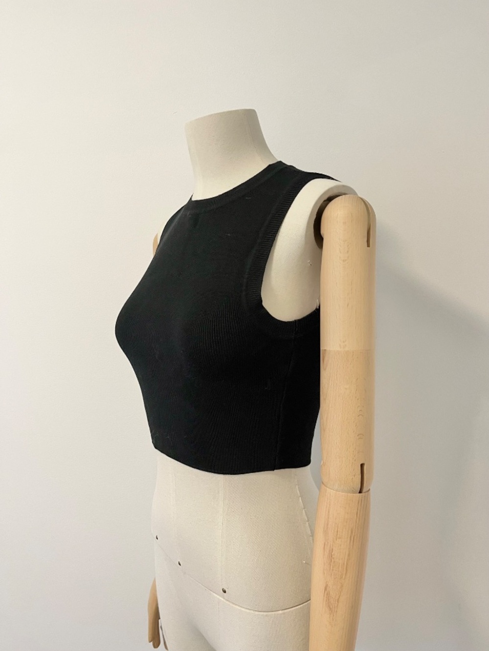 Knit crop top - Picture 2 of 3